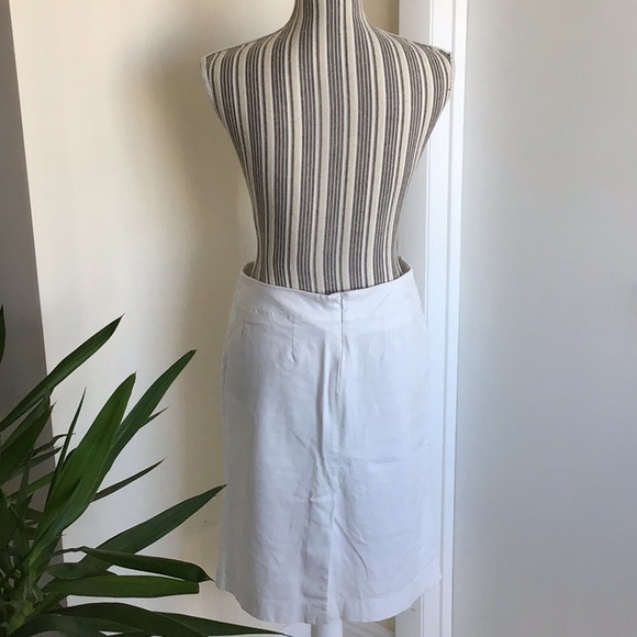 White stretchy a -line skirt - Picture 4 of 8